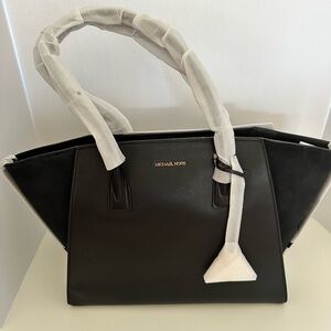 MICHAEL Michael Kors Black 100% Genuine Leather Avril  XL Winged -retail $628